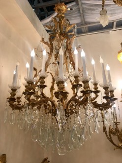 Candelabru bronz si cristale